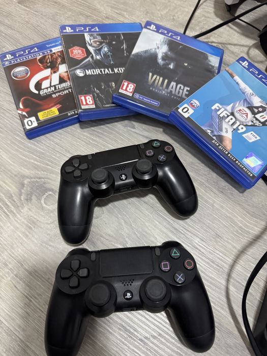 Продам приставку Sony PS4