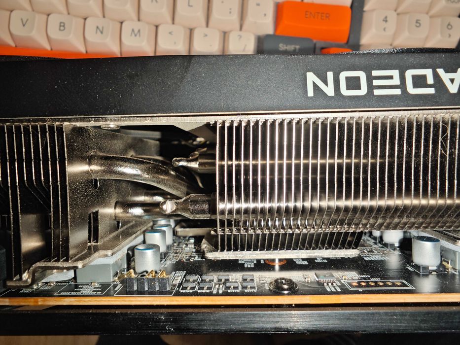 Продавам PowerColor 9070 XT Red Devil 16G-E/OC