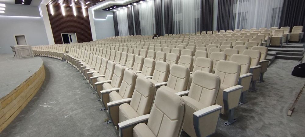 Teatr kreslolari - to'liq komplekt кресло для зрителей