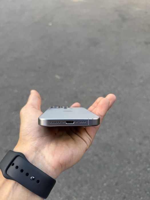 Продам Iphone 15 pro