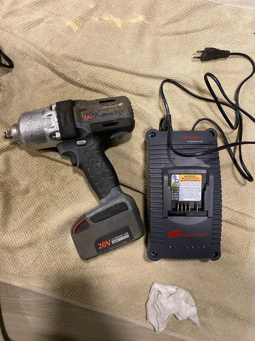 2 Pistol impact 1/2 Ingersoll Rand+2 acumulatori și incarcator