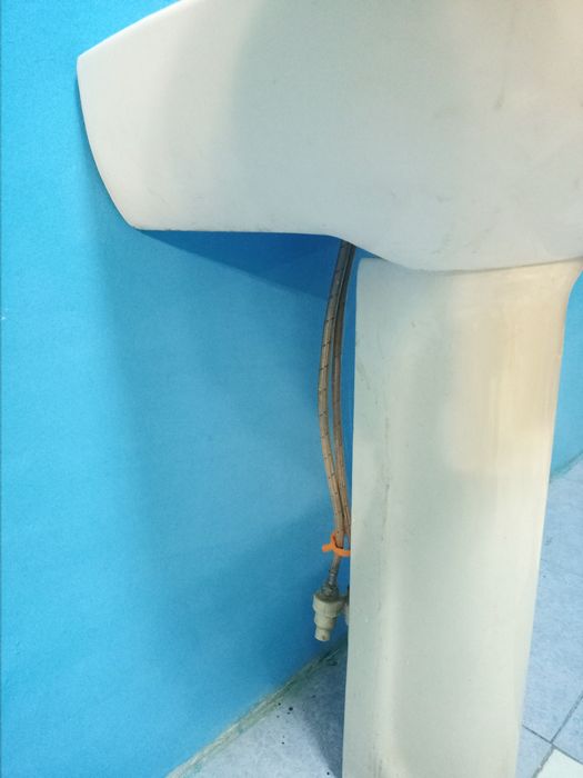 Мойка" Тюльпан Keramin в отличном состояние с краном и шлангами