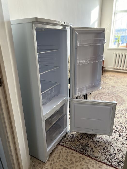 Холодильник Бирюса