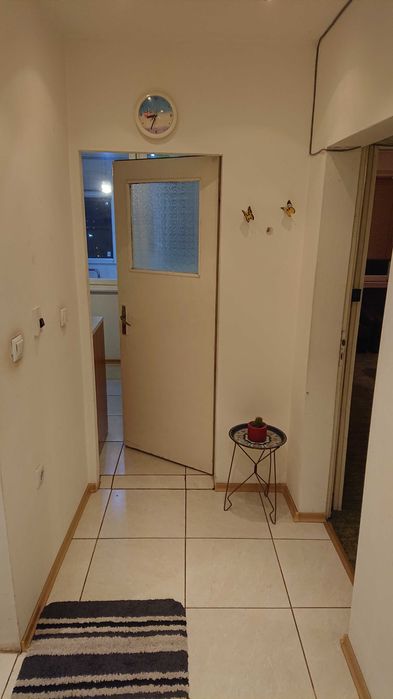 Дава се под наем Тристаен апартамент в Шумен, Център - 70 кв.м за 306 € - Снимка #5