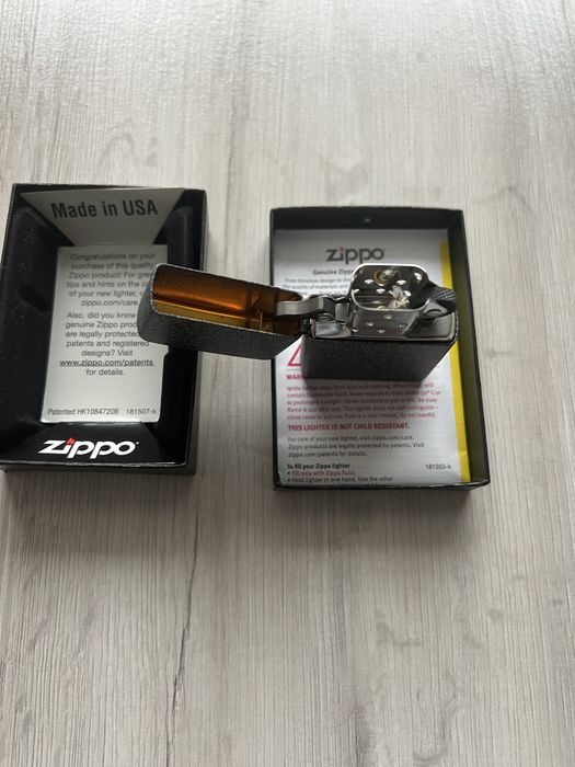 Bricheta Zippo de origine metalica, benzina, noua in cutie