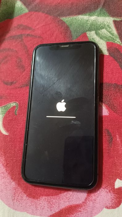 Продам телефон Айфон 11