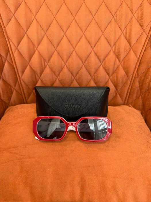 Дамски очила и чанти на Guess, Valentino, Dr.Franklin
