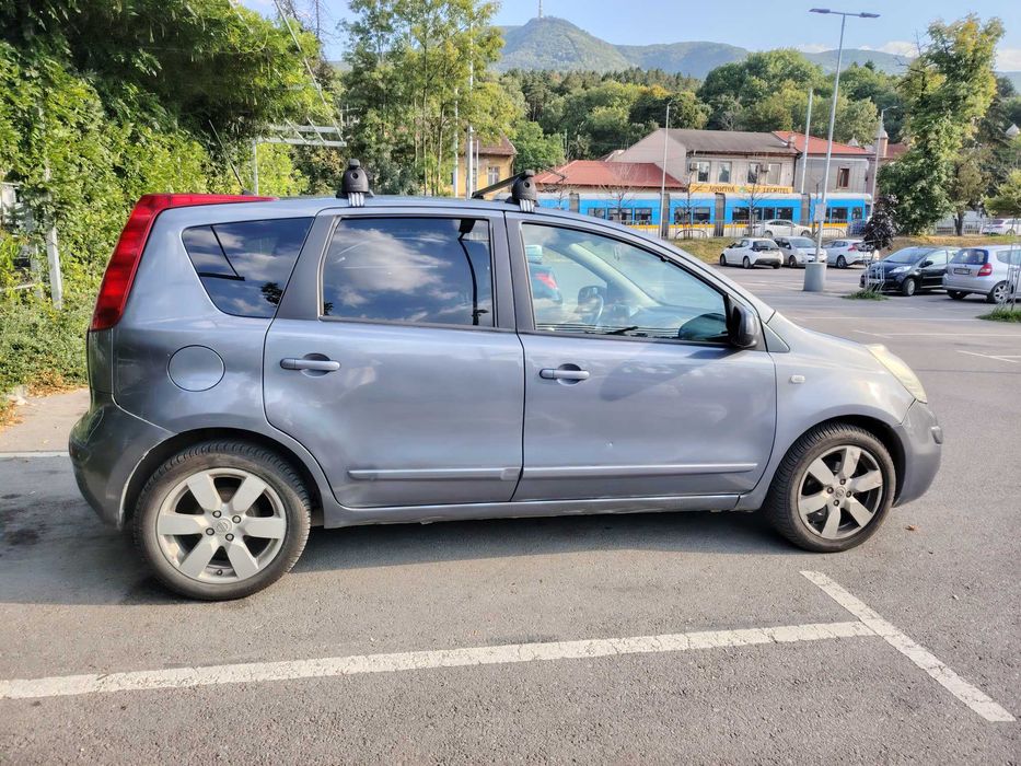 продавам автомобил Nissan Note
