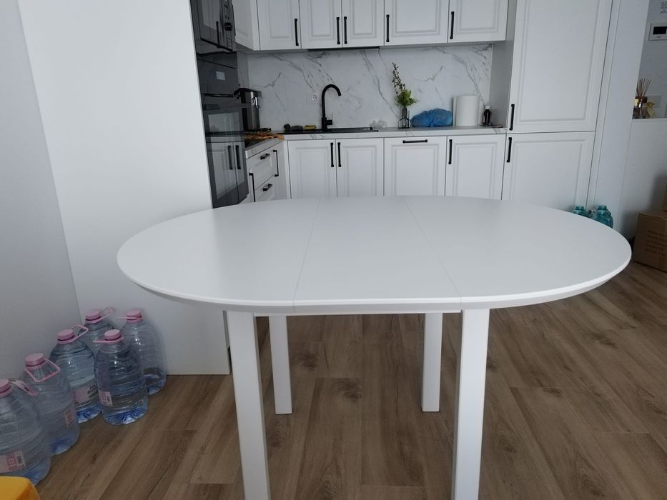 Vând masă bucătărie extensibila din lemn