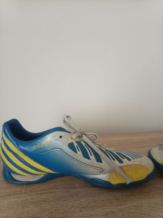 Adidasi fotbal sintetic