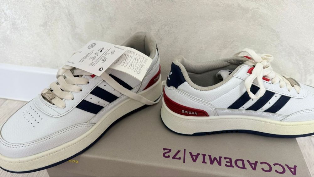 Продам кроссовки