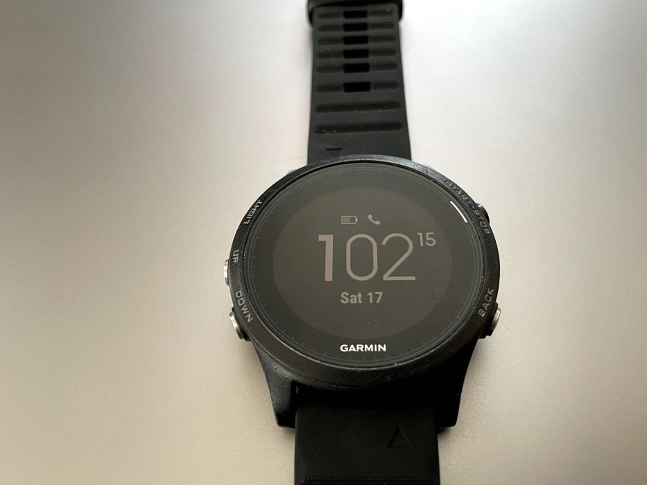 Продавам Garmin Forerunner 935