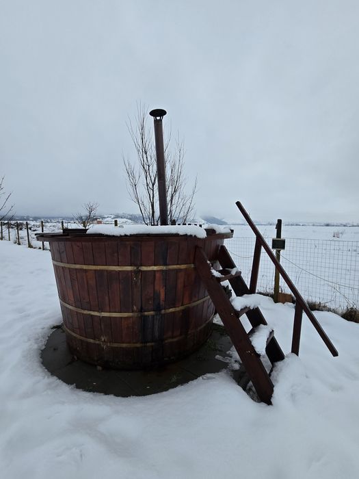 Închiriez cabană cu ciubăr