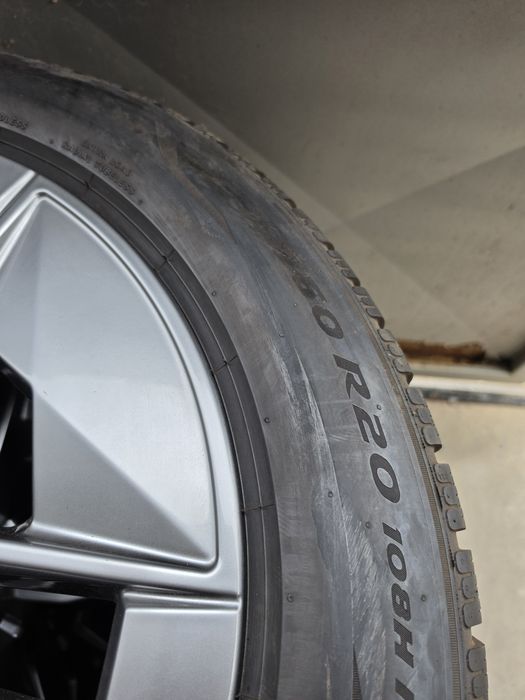 4 Броя 235/60/20 Pirelli 2x7,2mm 24dot, 2x6,5mm 21dot