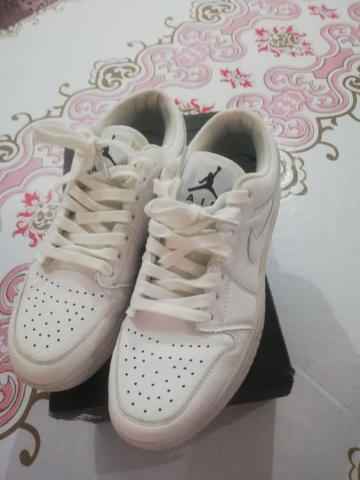 Продам новые кроссовки