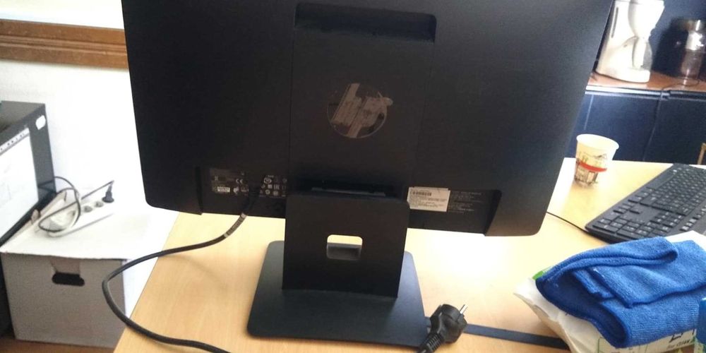 Монитор
HP ProDisplay P203