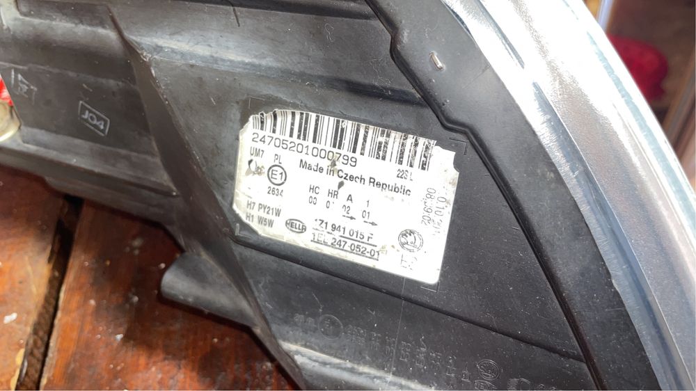 Vând far stânga Skoda Octavia