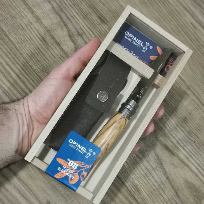 Opinel №8 МАСЛИНА Подаръчен комплект сгъваем нож с кожен калъф