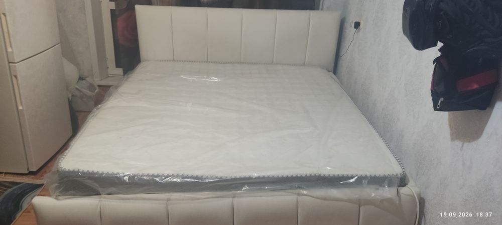 Продам кровать 1,80 на 2,0