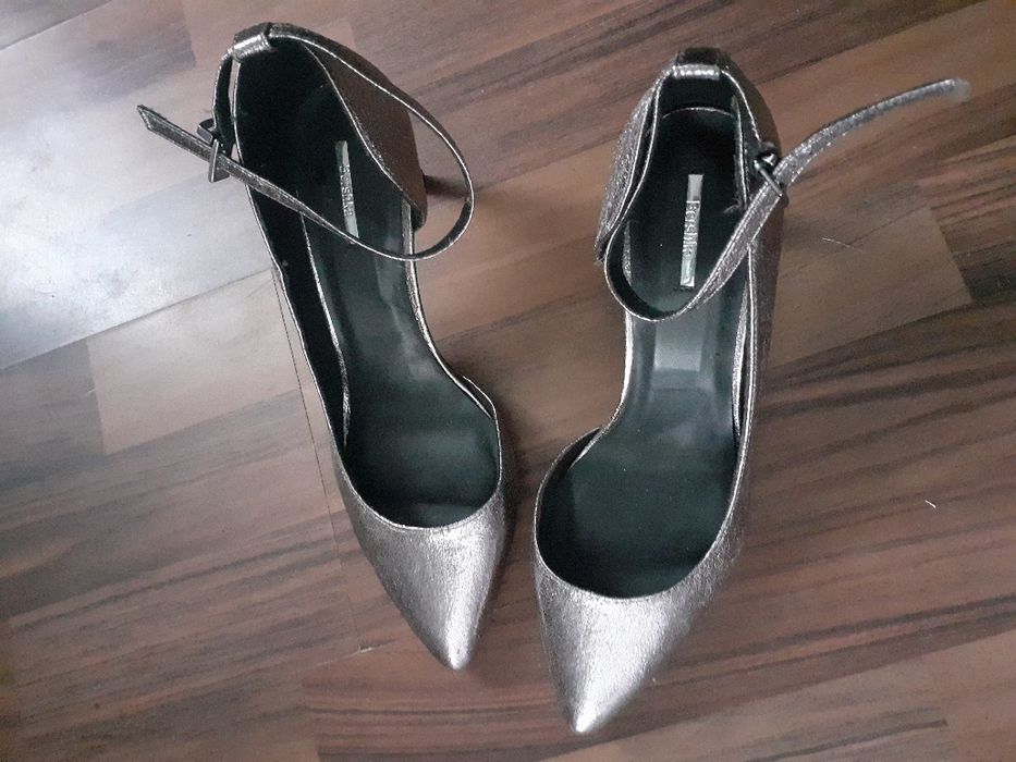 Pantofi bershka 38