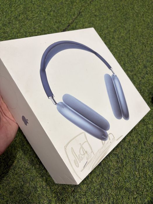 AirPods Max lux