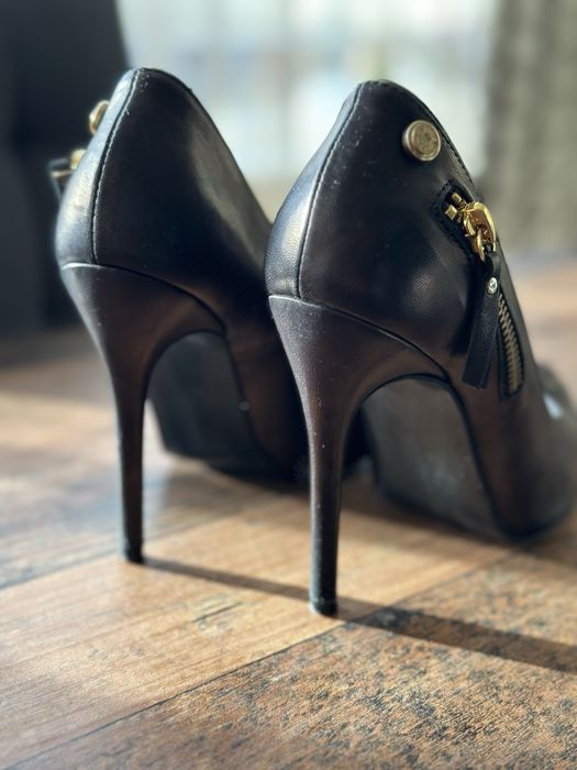 Обувки с ток Love Moschino