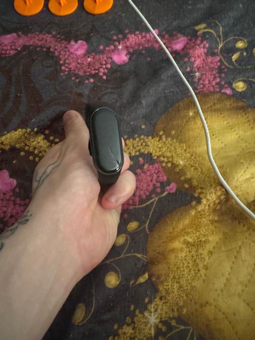 Mi ban 9 сломалось стекло подчинить не дорого,деньги нужны продаю