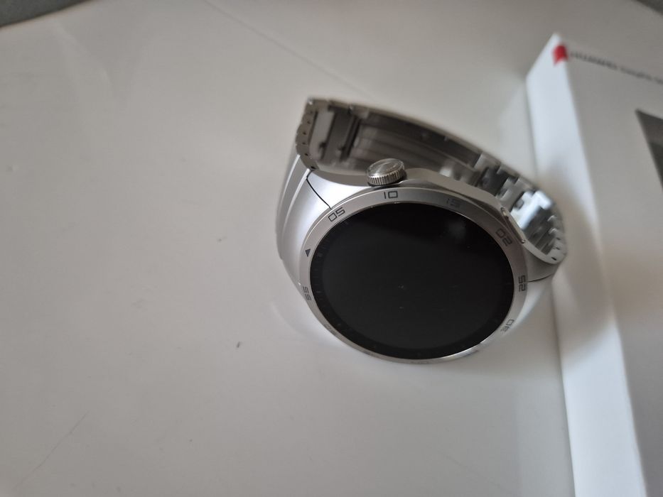 Smartwatch Huawei GT4 ca nou