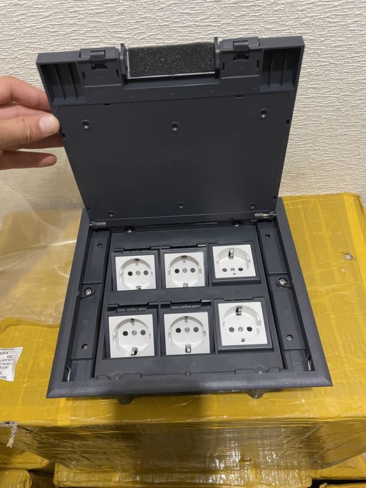 Напольный лючок розеточный блок