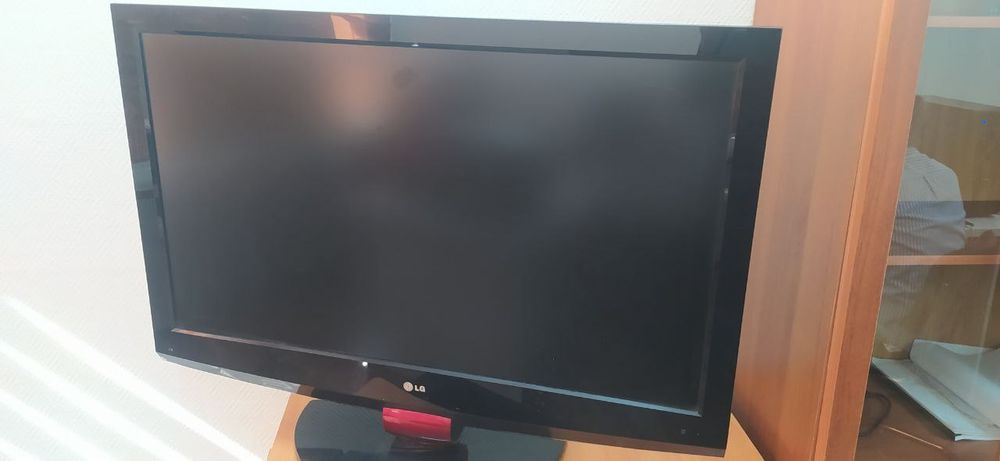 Телевизор LG 42 диагональ