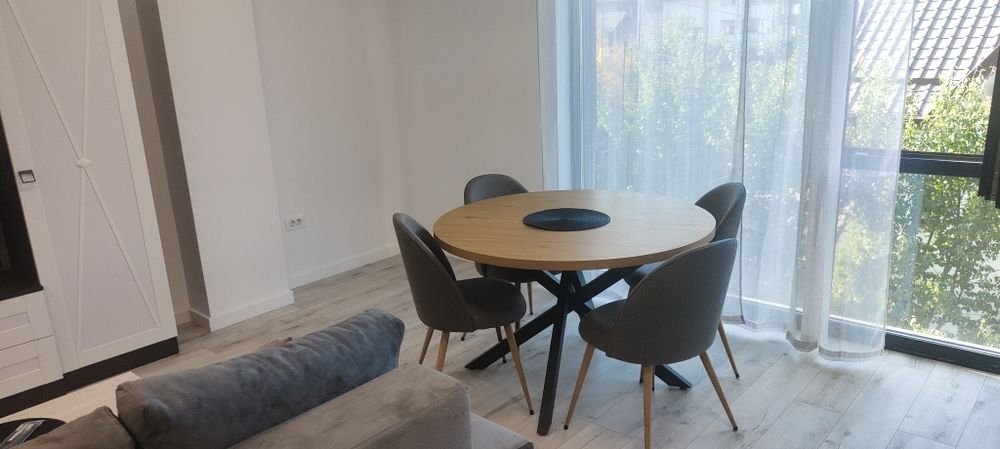 Ofer spre închiriere studio