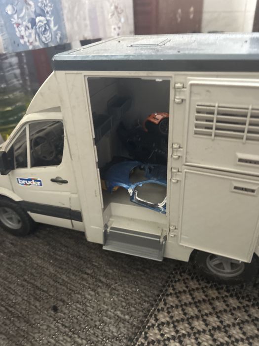 Автомобиль мерседес игрушка