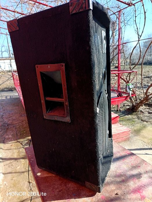 Колонка және пульт сатылады мощный!