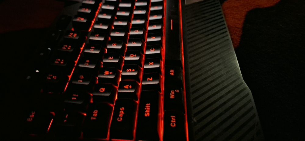 Tastatura de gaming mecanica cu led