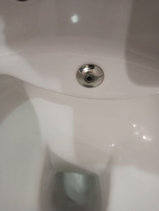 Продавам тоалетна чиния