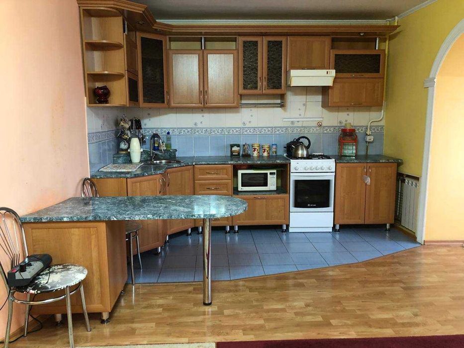 Просторная 3-комнатная квартира в кирпичном доме р-н Особа