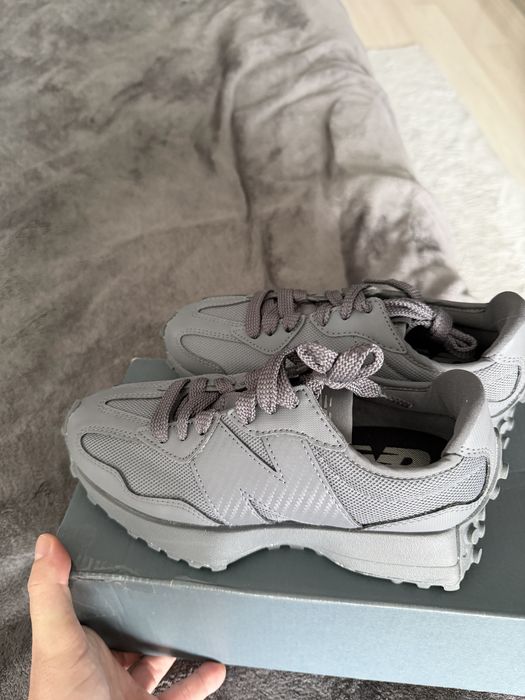 New Balance 327 culoare gri inchis marimea 37.5 noi originali