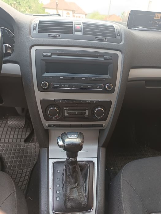 SKODA Octavia 2012 — imagine 2