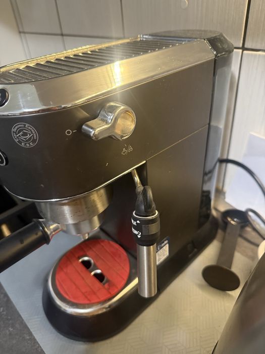 Espressor manual De’Longhi Dedica EC 685.BK, 1300 W, 15 bari, Negru