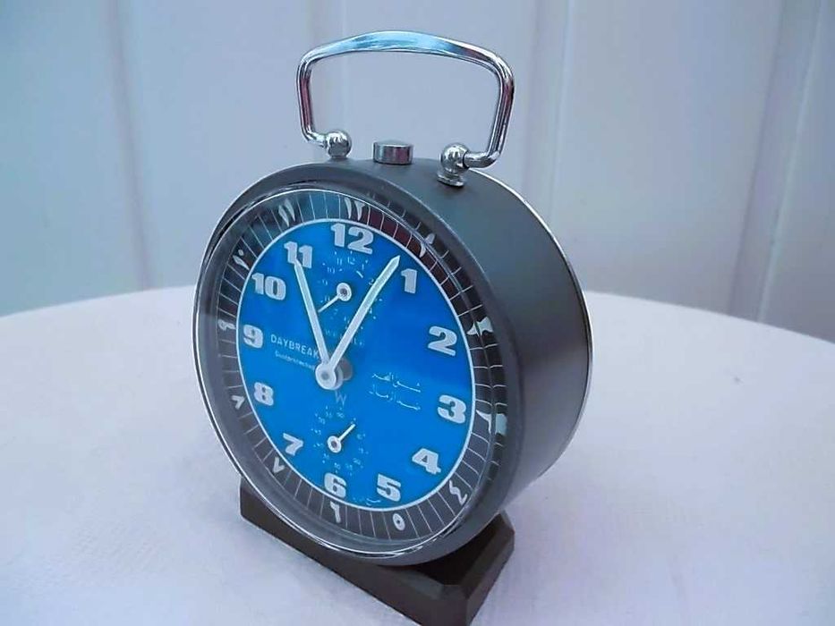 Ceas vechi,mecanism mecanic cu alarma