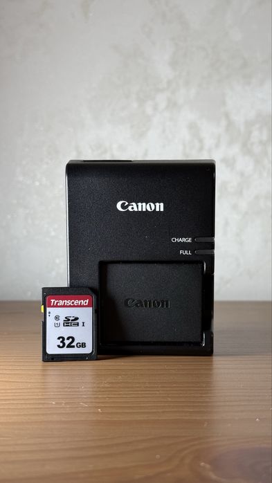 Продам камеру Canon EOS 1200D