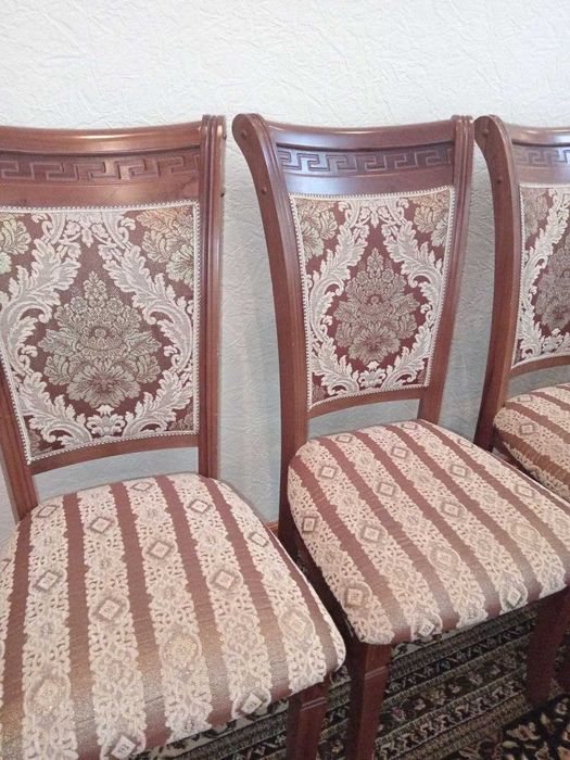 Продается большой комплект: стол и 16 стульев