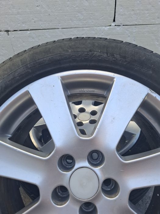 Продавам 4 броя  алуминиеви джанти с гуми R .17 Всесезонни.