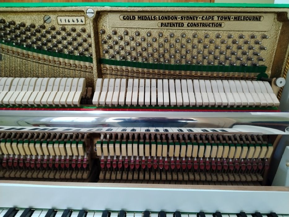 Pianine diverse mărci, cu garantie si acordaj.