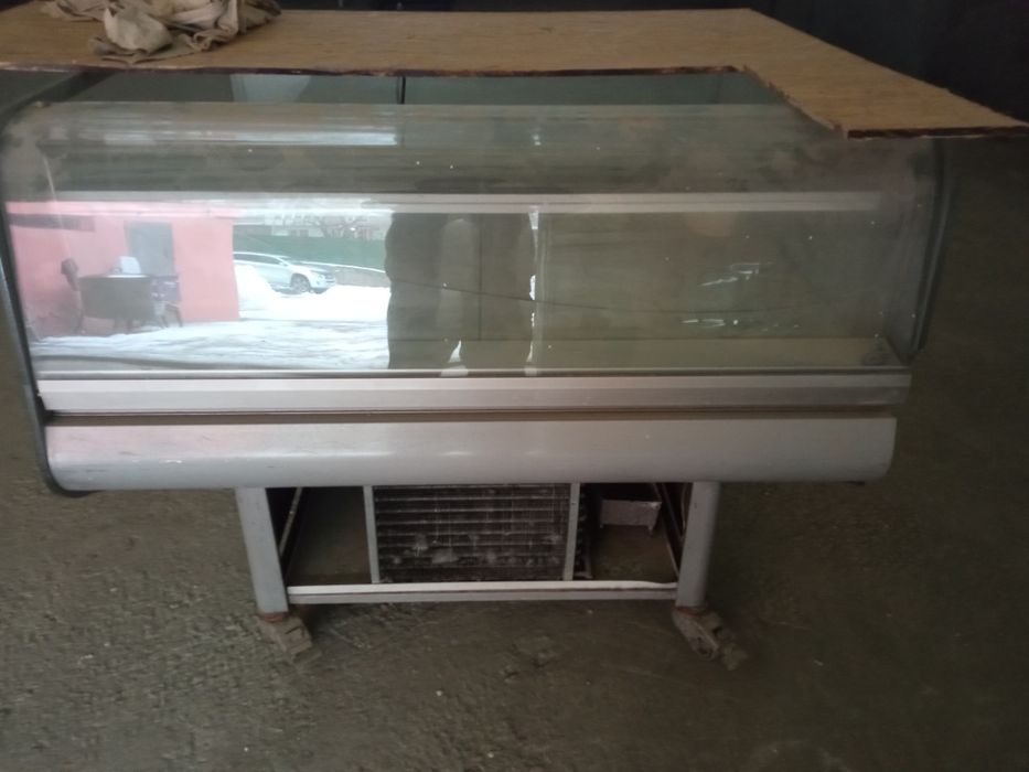 Холодильная витрина бу