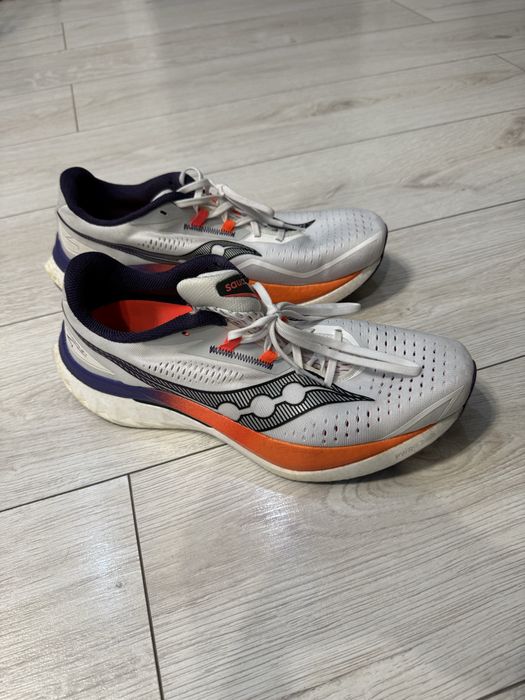 продам кроссовки saucony