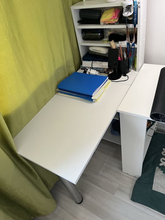 Продаю стол для уроков, работы и тд