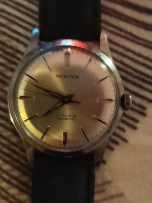 Ceas barbatesc Monitor cu intoarcere manuala  vintigi 13 rubine 230 roni Diametrul 34 mm Functioneaza la secunda
