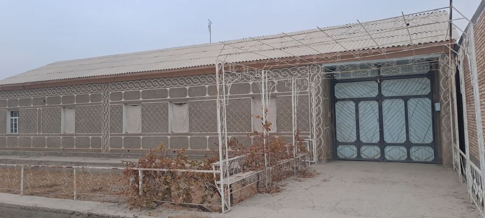 Uy tez va arzon sotiladi