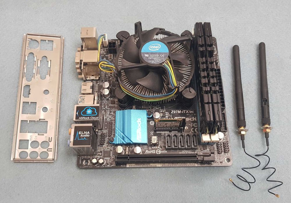 Placa de Baza ASRock Z97M-ITX/ac + i5-4690 + 8gb DDR3 + Modul WiFi